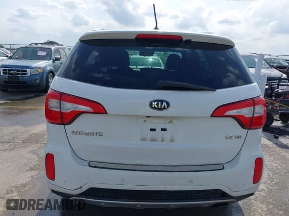✅ 2015 Kia Sorento SX Limited • VIN: 5XYKW4A73FG639051 • Lot: 42106446. Listed on IAAI with 145,981 mi. Free auction sales archive from the USA and detailed vehicle history report at DreamBid. Image 16.