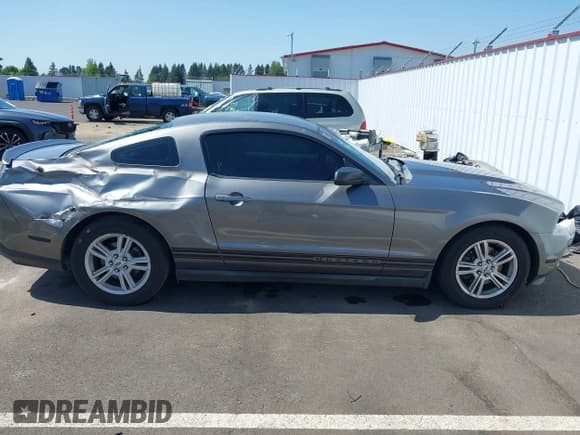 ✅ 2011 Ford Mustang V6 • VIN: 1ZVBP8AMXB5105751 • Lot: 42104899. Listed on IAAI with 70,178 mi. Free auction sales archive from the USA and detailed vehicle history report at DreamBid. Image 13.