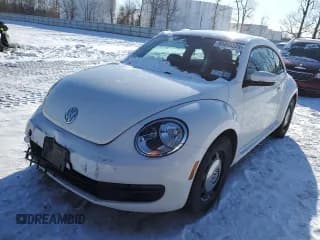 ✅ 2014 Volkswagen Beetle 2.5L • VIN: 3VWHX7AT1EM617442 • Лот: 89093225. Опубликован ранее на Copart с пробегом 74 146 миль. Бесплатный доступ к архиву аукционных продаж из США и подробный отчёт об истории автомобиля на DreamBid. Изображение 1.