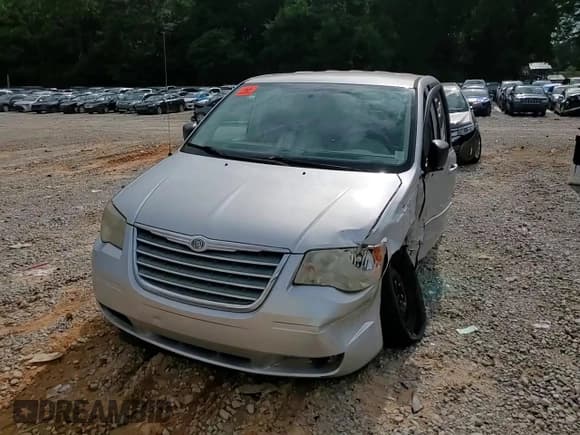 ✅ 2010 Chrysler Town & Country LX • VIN: 2A4RR4DE0AR103611 • Lot: 63211555. Listed on Copart with 141,460 mi. Free auction sales archive from the USA and detailed vehicle history report at DreamBid. Image 14.