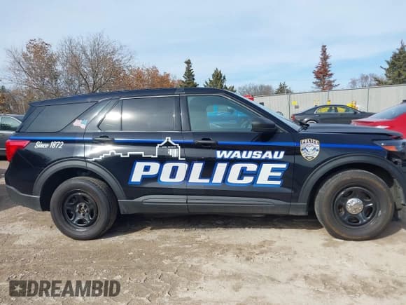 ✅ 2020 Ford Police Interceptor Utility • VIN: 1FM5K8AB2LGC51317 • Lot: 41755681. Wystawiony na IAAI z przebiegiem 102 945 mil. Bezpłatny archiwum sprzedaży aukcyjnych z USA i szczegółowy raport historii pojazdu na DreamBid. Zdjęcie 13.