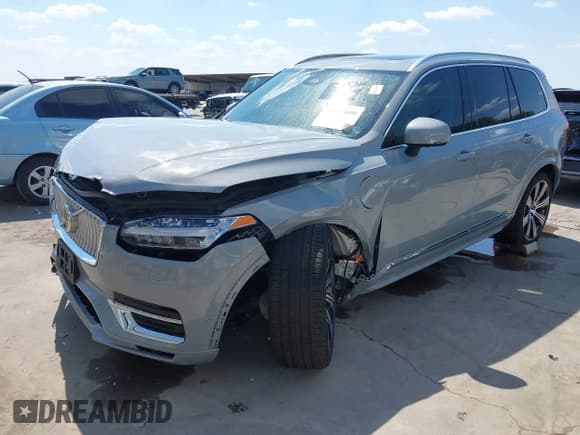 ✅ 2025 Volvo XC90 Ultra • VIN: YV4H60PF4S1325076 • Lot: 43351680. Listed on IAAI with 7,574 mi. Free auction sales archive from the USA and detailed vehicle history report at DreamBid. Image 2.