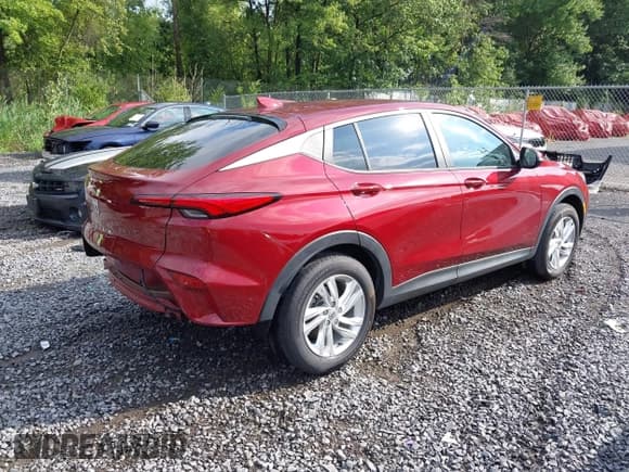 ✅ 2024 Buick Envista Preferred • VIN: KL47LAE2XRB145502 • Lot: 42998294. Listed on IAAI with 5,721 mi. Free auction sales archive from the USA and detailed vehicle history report at DreamBid. Image 4.