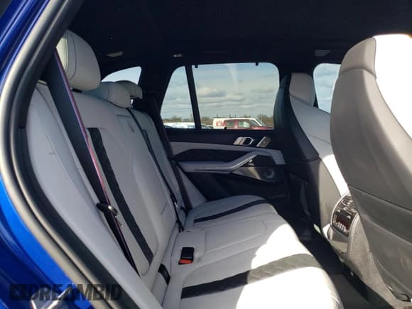 ✅ 2021 BMW X5 M • VIN: 5YMJU0C04M9F19231 • Lot: 44856193. Wystawiony na Copart z przebiegiem 9 073 mil. Bezpłatny archiwum sprzedaży aukcyjnych z USA i szczegółowy raport historii pojazdu na DreamBid. Zdjęcie 12.