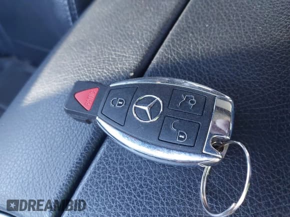 ✅ 2019 Mercedes-Benz GLC 300 • VIN: WDC0G4KB2KF662612 • Лот: 41439643. Опубликован ранее на IAAI с пробегом 70 227 миль. Бесплатный доступ к архиву аукционных продаж из США и подробный отчёт об истории автомобиля на DreamBid. Изображение 11.