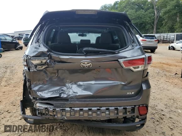 ✅ 2014 Toyota Highlander XLE • VIN: 5TDKKRFH6ES037370 • Lot: 81000015. Wystawiony na Copart z przebiegiem 63 052 mil. Bezpłatny archiwum sprzedaży aukcyjnych z USA i szczegółowy raport historii pojazdu na DreamBid. Zdjęcie 6.