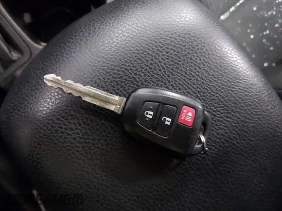 ✅ 2017 Toyota RAV4 LE • VIN: 2T3BFREV4HW603072 • Lot: 43761913. Wystawiony na IAAI z przebiegiem 54 891 mil. Bezpłatny archiwum sprzedaży aukcyjnych z USA i szczegółowy raport historii pojazdu na DreamBid. Zdjęcie 11.