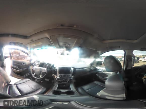 ✅ 2016 Chevrolet Suburban LT • VIN: 1GNSKHKC9GR317622 • Lot: 43579400. Wystawiony na IAAI z przebiegiem 92 808 mil. Bezpłatny archiwum sprzedaży aukcyjnych z USA i szczegółowy raport historii pojazdu na DreamBid. Zdjęcie 19.