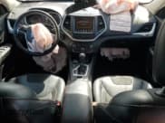 ✅ 2016 Jeep Cherokee Trailhawk • VIN: 1C4PJMBB4GW311259 • Lot: 64332725. Wystawiony na Copart z przebiegiem 133 644 mil. Bezpłatny archiwum sprzedaży aukcyjnych z USA i szczegółowy raport historii pojazdu na DreamBid. Zdjęcie 8.