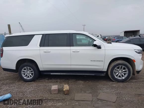 ✅ 2023 Chevrolet Suburban LT • VIN: 1GNSCCKD2PR203535 • Lot: 41813006. Wystawiony na IAAI z przebiegiem 66 408 mil. Bezpłatny archiwum sprzedaży aukcyjnych z USA i szczegółowy raport historii pojazdu na DreamBid. Zdjęcie 13.
