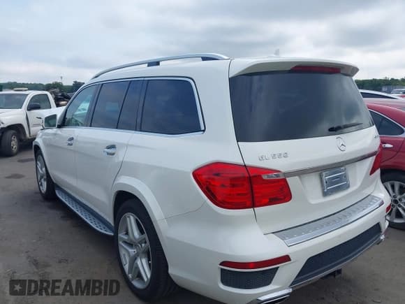 ✅ 2015 Mercedes-Benz GL 550 • VIN: 4JGDF7DE8FA464005 • Lot: 42844382. Listed on IAAI with 118,988 mi. Free auction sales archive from the USA and detailed vehicle history report at DreamBid. Image 14.