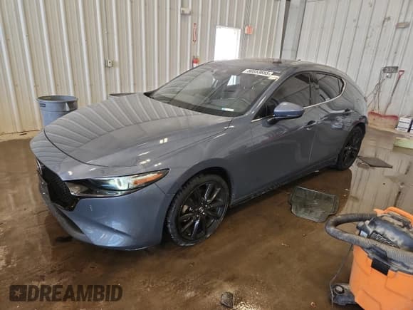 ✅ 2019 Mazda 3 Premium • VIN: JM1BPBNM0K1139957 • Лот: 80853655. Опубликован ранее на Copart с пробегом 42 098 миль. Бесплатный доступ к архиву аукционных продаж из США и подробный отчёт об истории автомобиля на DreamBid. Изображение 1.