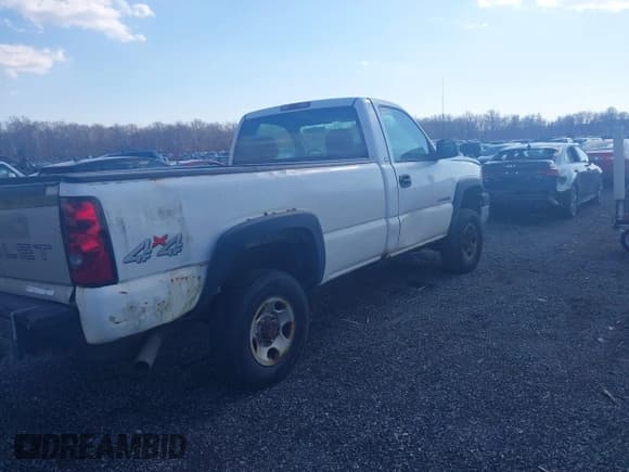 ✅ 2005 Chevrolet Silverado 2500HD Work Truck • VIN: 1GCHK24U05E120428 • Лот: 41447936. Опубликован ранее на IAAI с пробегом Не указан. Бесплатный доступ к архиву аукционных продаж из США и подробный отчёт об истории автомобиля на DreamBid. Изображение 4.