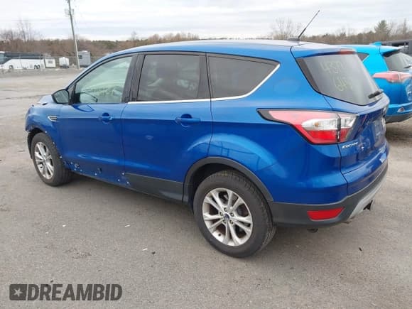 ✅ 2017 Ford Escape SE • VIN: 1FMCU0GD5HUA58227 • Lot: 43776457. Listed on IAAI with 104,921 mi. Free auction sales archive from the USA and detailed vehicle history report at DreamBid. Image 3.