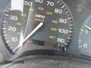 1998 Saturn SL z VIN 1G8ZF5285WZ243548, wystawiony jako IAAI lot #41659710 z przebiegiem 109 099 mil mil oraz . Historia ofert i sprzedaży dostępna na DreamBid. Obrazek 7.