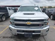 ✅ 2017 Chevrolet Silverado 2500HD LT • VIN: 1GC1KVEY9HF196250 • Lot: 41183166. Wystawiony na IAAI z przebiegiem 135 806 mil. Bezpłatny archiwum sprzedaży aukcyjnych z USA i szczegółowy raport historii pojazdu na DreamBid. Zdjęcie 6.