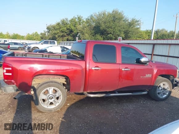 ✅ 2013 Chevrolet Silverado 1500 LT • VIN: 3GCPCSE03DG327147 • Lot: 43123718. Wystawiony na IAAI z przebiegiem 202 446 mil. Bezpłatny archiwum sprzedaży aukcyjnych z USA i szczegółowy raport historii pojazdu na DreamBid. Zdjęcie 14.