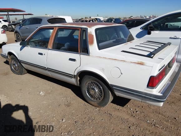 ✅ 1989 Chevrolet Celebrity • VIN: 1G1AW51WXK6127771 • Лот: 43844898. Опубликован ранее на IAAI с пробегом 87 274 миль. Бесплатный доступ к архиву аукционных продаж из США и подробный отчёт об истории автомобиля на DreamBid. Изображение 3.