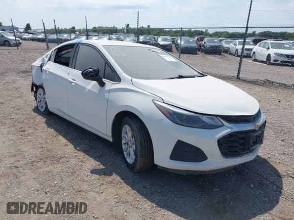 ✅ 2019 Chevrolet Cruze LT • VIN: 1G1BE5SM9K7118039 • Lot: 43106145. Listed on IAAI with Not provided. Free auction sales archive from the USA and detailed vehicle history report at DreamBid. Image 1.