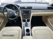 ✅ 2018 Volkswagen Passat SE • VIN: 1VWBA7A32JC021694 • Lot: 57619625. Wystawiony na Copart z przebiegiem 113 172 mil. Bezpłatny archiwum sprzedaży aukcyjnych z USA i szczegółowy raport historii pojazdu na DreamBid. Zdjęcie 8.