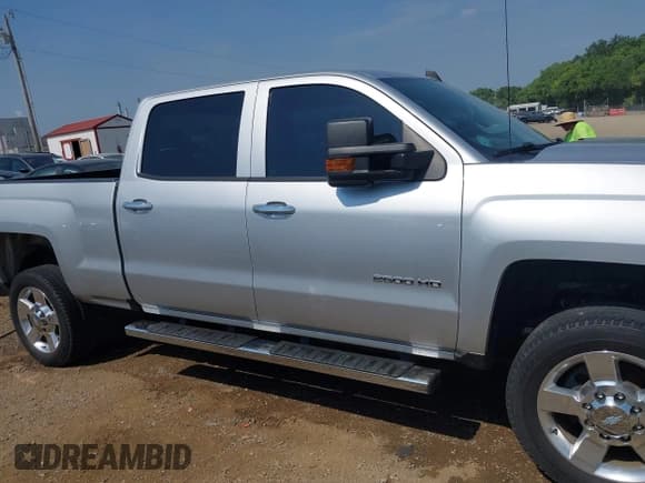 ✅ 2018 Chevrolet Silverado 2500HD Work Truck • VIN: 1GC1KUEG0JF185015 • Lot: 42571720. Listed on IAAI with 185,083 mi. Free auction sales archive from the USA and detailed vehicle history report at DreamBid. Image 13.