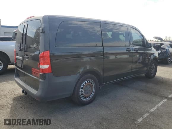 ✅ 2018 Mercedes-Benz Metris Passenger • VIN: WD4PG2EE4J3445843 • Lot: 70151985. Wystawiony na Copart z przebiegiem 194 924 mil. Bezpłatny archiwum sprzedaży aukcyjnych z USA i szczegółowy raport historii pojazdu na DreamBid. Zdjęcie 3.