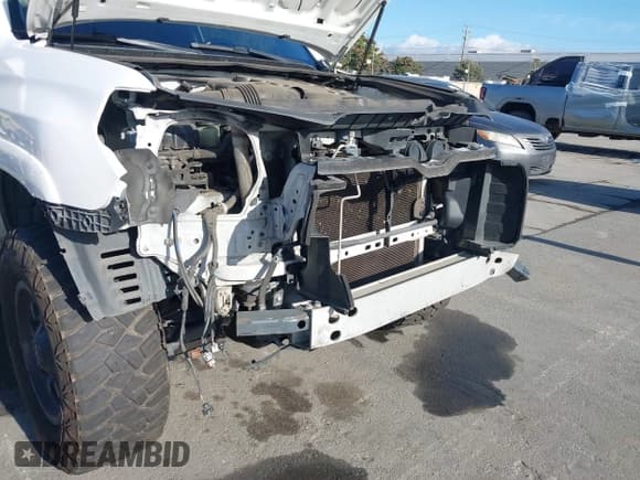 ✅ 2014 Toyota 4Runner SR5 Premium • VIN: JTEBU5JR5E5182632 • Lot: 43633486. Listed on IAAI with 169,728 mi. Free auction sales archive from the USA and detailed vehicle history report at DreamBid. Image 18.