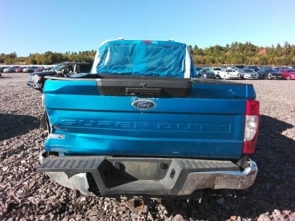 ✅ 2020 Ford F-250 XL • VIN: 1FT7W2B60LEE81143 • Lot: 71584685. Wystawiony na Copart z przebiegiem 110 570 mil. Bezpłatny archiwum sprzedaży aukcyjnych z USA i szczegółowy raport historii pojazdu na DreamBid. Zdjęcie 6.