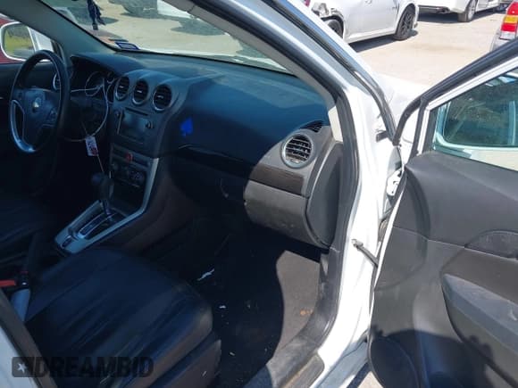 ✅ 2015 Chevrolet Captiva Sport LTZ • VIN: 3GNAL4EK5FS520717 • Lot: 43411742. Wystawiony na IAAI z przebiegiem 70 871 mil. Bezpłatny archiwum sprzedaży aukcyjnych z USA i szczegółowy raport historii pojazdu na DreamBid. Zdjęcie 5.