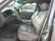 ✅ 2005 Toyota Sequoia SR5 • VIN: 5TDZT34A85S255146 • Лот: 89858665. Опубликован ранее на Copart с пробегом 279 072 миль. Бесплатный доступ к архиву аукционных продаж из США и подробный отчёт об истории автомобиля на DreamBid. Изображение 7.