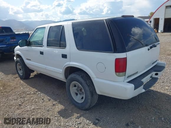 ✅ 2002 Chevrolet Blazer LS • VIN: 1GNDT13W72K122979 • Lot: 43213113. Wystawiony na IAAI z przebiegiem Nie podano. Bezpłatny archiwum sprzedaży aukcyjnych z USA i szczegółowy raport historii pojazdu na DreamBid. Zdjęcie 3.