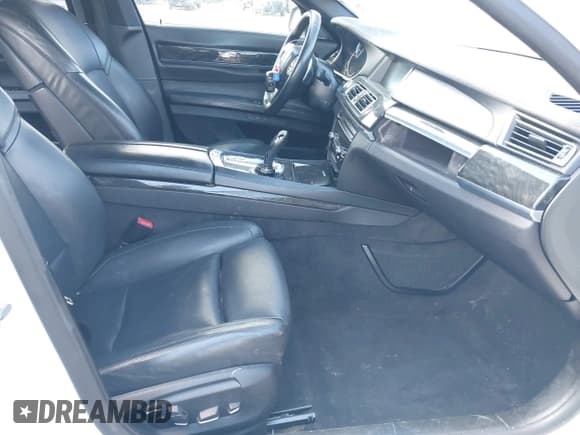 ✅ 2014 BMW 7 Series ALPINA B7 • VIN: WBAYE8C58ED136366 • Lot: 41721814. Wystawiony na IAAI z przebiegiem 142 295 mil. Bezpłatny archiwum sprzedaży aukcyjnych z USA i szczegółowy raport historii pojazdu na DreamBid. Zdjęcie 5.