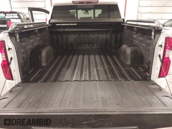 ✅ 2019 Chevrolet Silverado 1500 High Country • VIN: 1GCUYHEL9KZ230369 • Lot: 43389908. Wystawiony na IAAI z przebiegiem 74 127 mil. Bezpłatny archiwum sprzedaży aukcyjnych z USA i szczegółowy raport historii pojazdu na DreamBid. Zdjęcie 18.