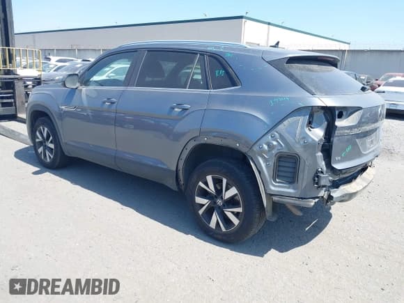 ✅ 2023 Volkswagen Atlas SE • VIN: 1V2LC2CA7PC212471 • Lot: 42422043. Listed on IAAI with 24,495 mi. Free auction sales archive from the USA and detailed vehicle history report at DreamBid. Image 3.