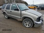 ✅ 1999 Chevrolet Blazer Trailblazer • VIN: 1GNCS13W8X2122902 • Lot: 85032064. Wystawiony na Copart z przebiegiem Nie podano. Bezpłatny archiwum sprzedaży aukcyjnych z USA i szczegółowy raport historii pojazdu na DreamBid. Zdjęcie 4.