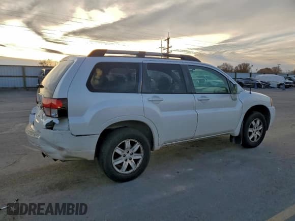 ✅ 2011 Mitsubishi Endeavor LS • VIN: 4A4JN2AS2BE030360 • Lot: 93986975. Listed on Copart with 212,898 mi. Free auction sales archive from the USA and detailed vehicle history report at DreamBid. Image 3.