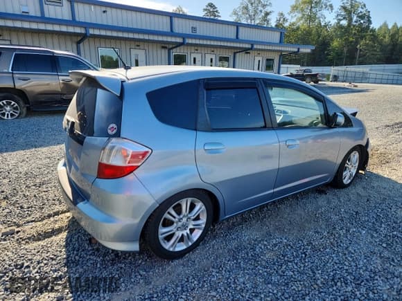 ✅ 2011 Honda Fit Sport • VIN: JHMGE8G5XBC017548 • Лот: 71192355. Опубликован ранее на Copart с пробегом 188 009 миль. Бесплатный доступ к архиву аукционных продаж из США и подробный отчёт об истории автомобиля на DreamBid. Изображение 3.