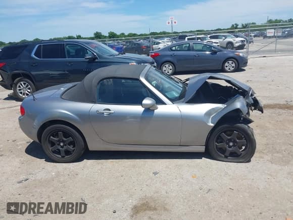 ✅ 2013 Mazda MX-5 Miata Sport • VIN: JM1NC2JF8D0232377 • Lot: 42312848. Wystawiony na IAAI z przebiegiem Nie podano. Bezpłatny archiwum sprzedaży aukcyjnych z USA i szczegółowy raport historii pojazdu na DreamBid. Zdjęcie 14.