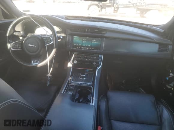 ✅ 2017 Jaguar XF S • VIN: SAJBG4BV0HCY34186 • Лот: 83803004. Опубликован ранее на Copart с пробегом 64 915 миль. Бесплатный доступ к архиву аукционных продаж из США и подробный отчёт об истории автомобиля на DreamBid. Изображение 8.