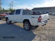 ✅ 2015 Toyota Tacoma • VIN: 3TMLU4EN1FM190362 • Lot: 43330088. Wystawiony na IAAI z przebiegiem 153 384 mil. Bezpłatny archiwum sprzedaży aukcyjnych z USA i szczegółowy raport historii pojazdu na DreamBid. Zdjęcie 3.