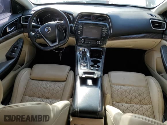 ✅ 2016 Nissan Maxima Platinum • VIN: 1N4AA6AP5GC441993 • Lot: 82742805. Listed on Copart with 189,336 mi. Free auction sales archive from the USA and detailed vehicle history report at DreamBid. Image 8.