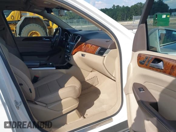 ✅ 2015 Mercedes-Benz M 350 • VIN: 4JGDA5JB6FA546649 • Lot: 43266269. Listed on IAAI with 173,621 mi. Free auction sales archive from the USA and detailed vehicle history report at DreamBid. Image 5.