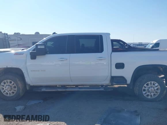 ✅ 2023 Chevrolet Silverado 2500HD LT • VIN: 1GC1YNEY8PF244396 • Лот: 43334825. Опубликован ранее на IAAI с пробегом Не указан. Бесплатный доступ к архиву аукционных продаж из США и подробный отчёт об истории автомобиля на DreamBid. Изображение 14.