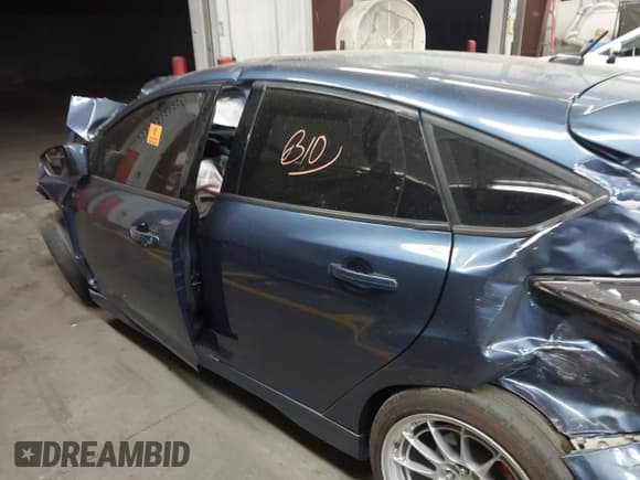 ✅ 2018 Ford Focus ST • VIN: 1FADP3L90JL278816 • Lot: 42641888. Wystawiony na IAAI z przebiegiem Nie podano. Bezpłatny archiwum sprzedaży aukcyjnych z USA i szczegółowy raport historii pojazdu na DreamBid. Zdjęcie 13.