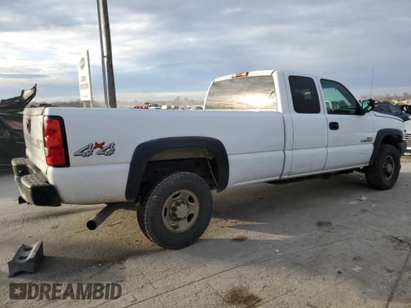 ✅ 2006 Chevrolet Silverado 2500HD Work Truck • VIN: 1GCHK29226E117541 • Лот: 85210894. Опубликован ранее на Copart с пробегом 323 223 миль. Бесплатный доступ к архиву аукционных продаж из США и подробный отчёт об истории автомобиля на DreamBid. Изображение 3.