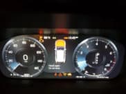 ✅ 2021 Volvo XC60 Momentum • VIN: YV4102RK1M1804468 • Lot: 81704325. Wystawiony na Copart z przebiegiem 46 624 mil. Bezpłatny archiwum sprzedaży aukcyjnych z USA i szczegółowy raport historii pojazdu na DreamBid. Zdjęcie 9.