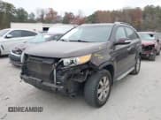 ✅ 2011 Kia Sorento LX • VIN: 5XYKT3A14BG125184 • Lot: 43722503. Wystawiony na IAAI z przebiegiem 257 937 mil. Bezpłatny archiwum sprzedaży aukcyjnych z USA i szczegółowy raport historii pojazdu na DreamBid. Zdjęcie 2.