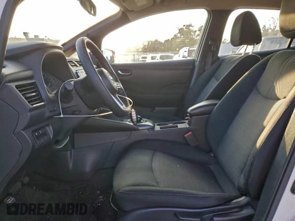 ✅ 2018 Nissan LEAF SV • VIN: 1N4AZ1CP5JC300583 • Lot: 94163415. Listed on Copart with 47,743 mi. Free auction sales archive from the USA and detailed vehicle history report at DreamBid. Image 7.