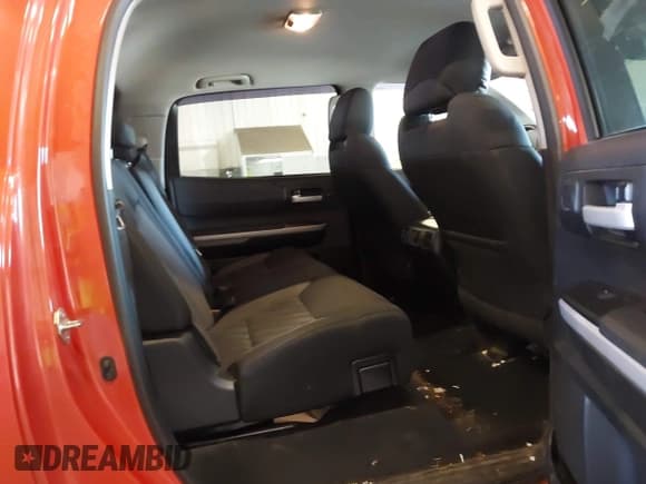 ✅ 2018 Toyota Tundra SR5 • VIN: 5TFDY5F10JX725646 • Лот: 43559134. Опубликован ранее на IAAI с пробегом 83 498 миль. Бесплатный доступ к архиву аукционных продаж из США и подробный отчёт об истории автомобиля на DreamBid. Изображение 8.