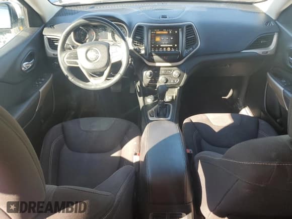 ✅ 2017 Jeep Cherokee Latitude • VIN: 1C4PJMCB7HD215864 • Lot: 91270895. Wystawiony na Copart z przebiegiem 125 393 mil. Bezpłatny archiwum sprzedaży aukcyjnych z USA i szczegółowy raport historii pojazdu na DreamBid. Zdjęcie 8.